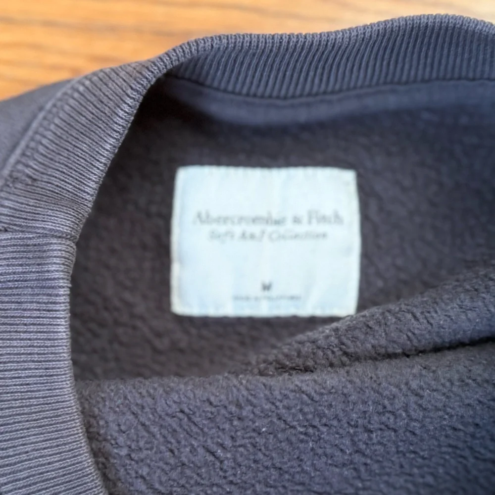 Abercrombie & Fitch Charcoal Martini Sweatshirt - Size Medium - Picture 2 of 2